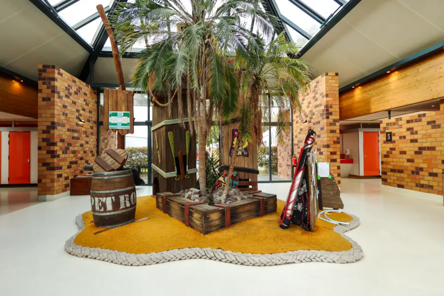 Sanitairgebouw door Sanne Uphoff