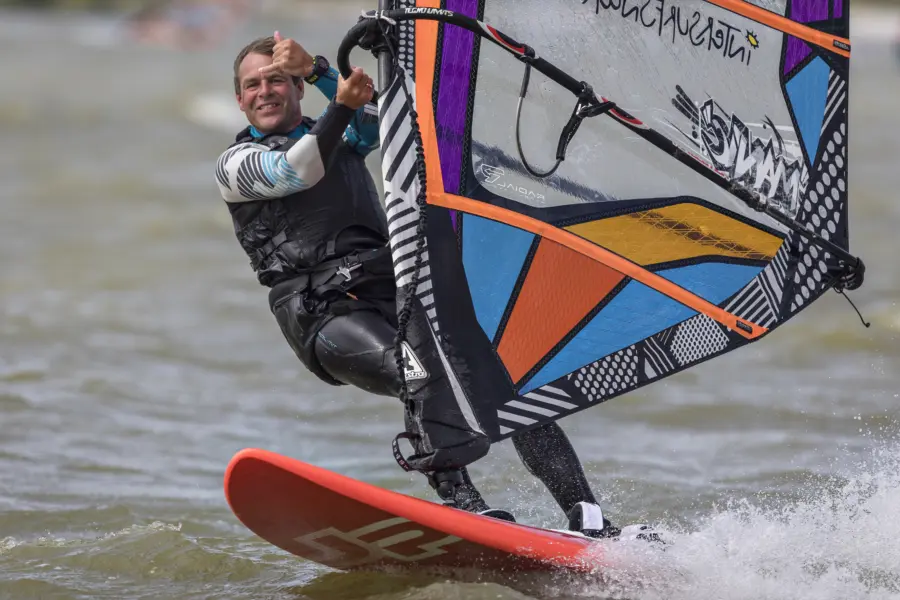 Windsurfer strandcamping Makkum Friesland