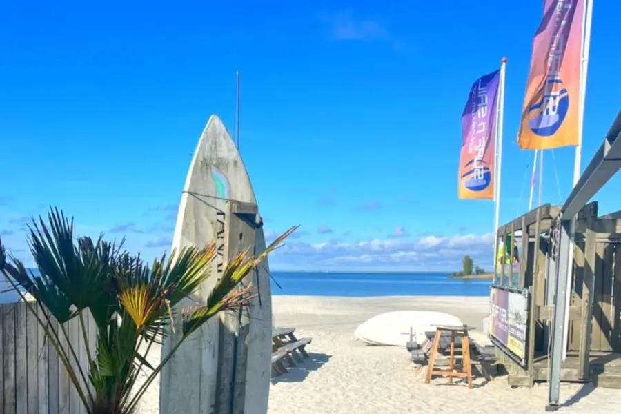 Surfschool Surf n Sail strandcamping Makum Friesland