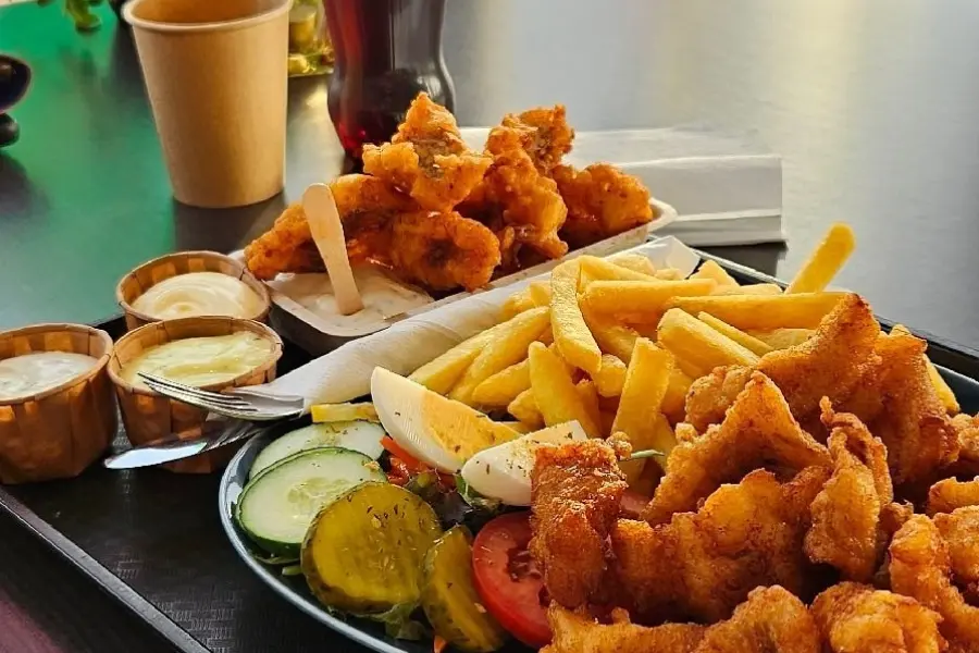 Hoeks vis en snacks Makkum Friesland kopie