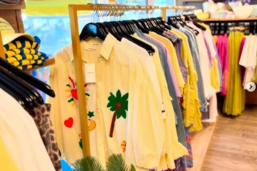 Visser en Tan Beachstore boulevard Makkum strand