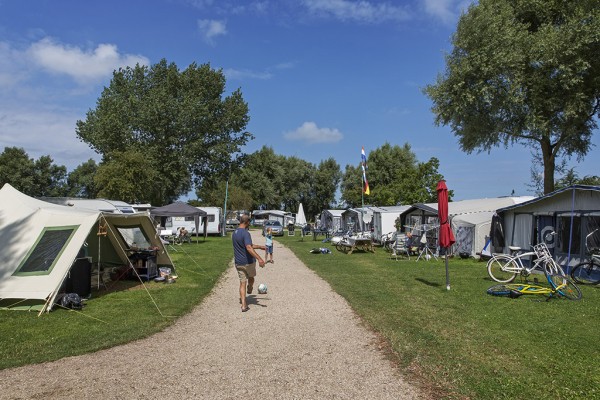 camping friesland strand ijsselmeer familie windsurfen6.jpg