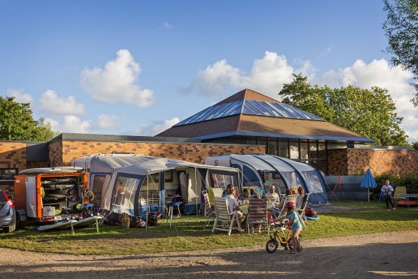 camping friesland strand ijsselmeer familie windsurfen sanitair
